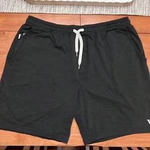 Men’s Vuori Short - XXL, 7” inseam, Black. EXCELLENT condition! LIKE NEW!